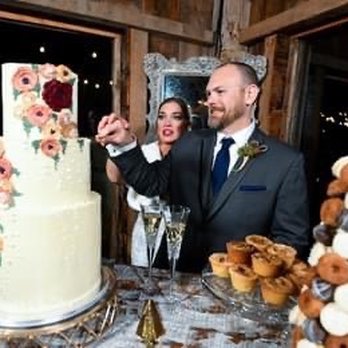 Dream House Bakery - Wedding cake and pastries by Round House Bakery. - Bakeries Near Me - Stillwater, Oklahoma
