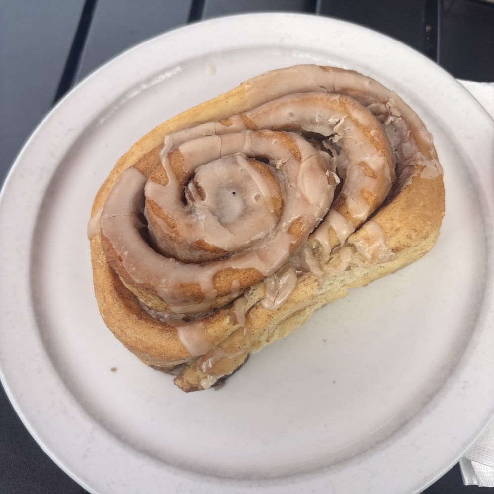 Kihei Caffe - Cinnamon Roll - Hawaiian Near Me - Kihei, Hawaii