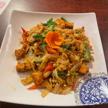 Arches Thai - Vegetable and tofu drunken noodles - Thai Near Me - Moab, Utah Arches Thai - Vegetable and tofu drunken noodles - Thai Near Me - Moab, Utah