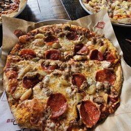Mod pizza Extra pepperoni, cheese sausage, garlic, basil, oregano Mod pizza Extra pepperoni, cheese sausage, garlic, basil, oregano