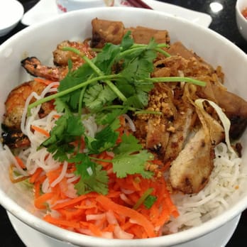 Pho Lien Hoa - Combo rice vermicelli - egg roll, grilled shrimp, and grilled chicken ($1 more for chicken instead of pork) - Vietnamese Near Me - Oklahoma City, Oklahoma