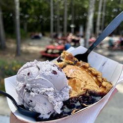 Bar Harbor Lobster Pound - Blueberry pie a la mode