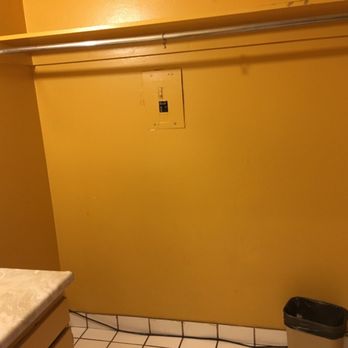 Regalodge Motel - Closet - Hotels Near Me - Yuma, Arizona Regalodge Motel - Closet - Hotels Near Me - Yuma, Arizona