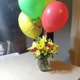 This is what they got. Smaller than the picture of 'What A Treat' bouquet. The balloons were supposed to be yellow.