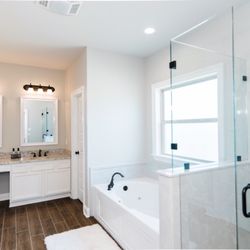 Angie Nola Maids - Bathroom cleaning