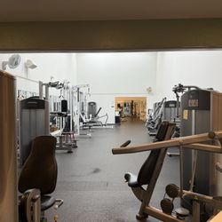 Harbor Bay Club - Weight lifting machines