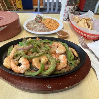 Veros Taqueria - Shrimp fajitas dinner plate - Mexican Near Me - Concord, California Veros Taqueria - Shrimp fajitas dinner plate - Mexican Near Me - Concord, California