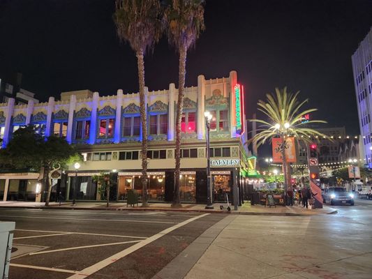 Shannon's On Pine Irish Pub & Sports Bar by null