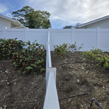 Murillo’s Vinyl Fencing - Another view of the crooked fence line. - Fences & Gates Near Me - Apple Valley, California Murillo’s Vinyl Fencing - Another view of the crooked fence line. - Fences & Gates Near Me - Apple Valley, California