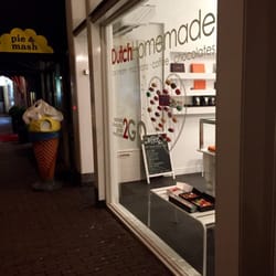 Dutch Homemade - The outside at night.