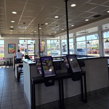 Taco Bell - Dining Room - Fast Food Near Me - Lumberton, North Carolina