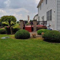 Scotty's Lawn Care Service - Fresh Trimming of bushes