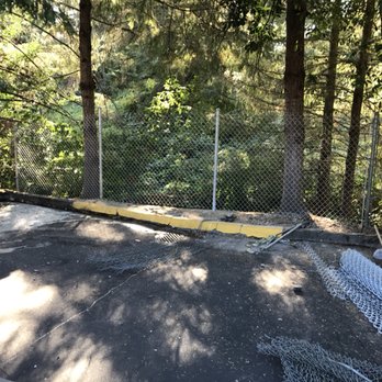 Yellow van Handyman - Chain link fence repair - Handyman Near Me Yellow van Handyman - Chain link fence repair - Handyman Near Me