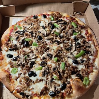 Marino's Italian Restaurant - Pizza with Sausage, Mushrooms, Green Peppers, and Black Olives - Italian Near Me - Johnston, Iowa