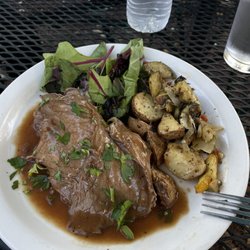 Amanda's Riverside Cafe - Roast beef with seasonal vegetables