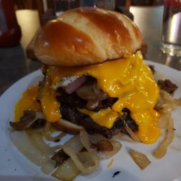Minipops! Double bacon cheeseburger with ham and a fried egg with grilled onions and mushrooms! Minipops! Double bacon cheeseburger with ham and a fried egg with grilled onions and mushrooms!