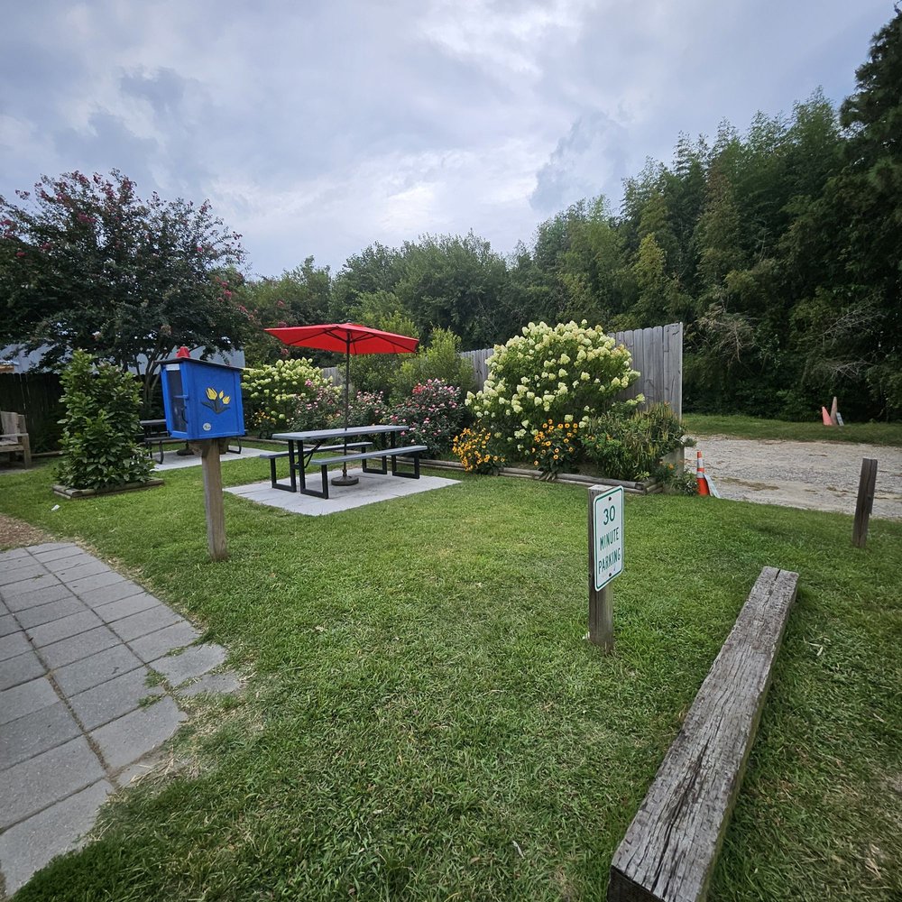 Bergey's Breadbasket - Outdoor seating - Bakeries Near Me - Chesapeake, Virginia