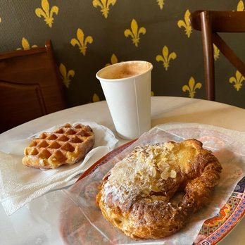 Cafe Bleriot XI - Coffee & Tea Near Me - New York, New York