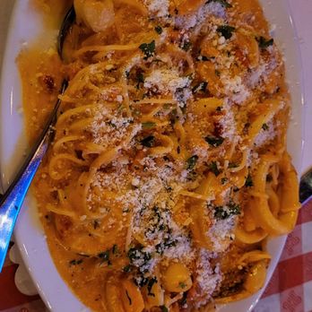 Mama D's - Mama D's Seafood Special offers fresh, tender fish and shellfish, tossed in garlic‑butter and fragrant herbs. - Pizza Near Me - Torrance, California