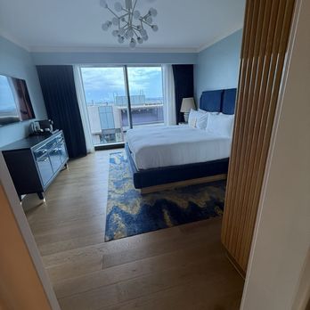 The Sun Rose - Beautiful spacious room - Hotels Near Me - West Hollywood, California The Sun Rose - Beautiful spacious room - Hotels Near Me - West Hollywood, California