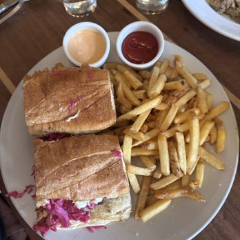Mayfield - Friend chicken sandwich - New American Near Me - Brooklyn, New York