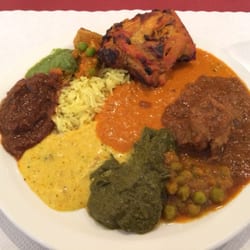 Darbar Indian Cuisine - The different curries on a friday lunch buffet!