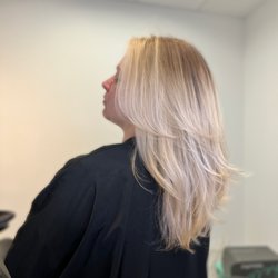 Sennie - Bold money piece to extend between appointments. Book an Express blonding for this service