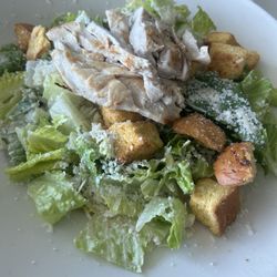 Lobby Lounge At The Marriott Niagara Falls Fallsview - Chicken caesar salad