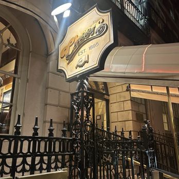 Cheers - American Near Me - Boston, Massachusetts