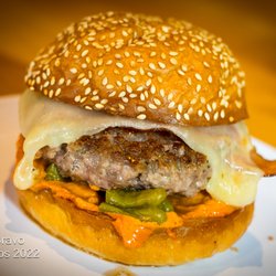 Pollo Bravo - Bravo Burger