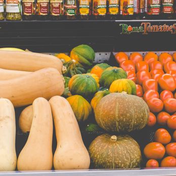 Ray's Food Place - a display of vegetables - Grocery Near Me - Veneta, Oregon
