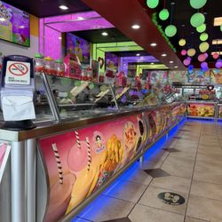 La Michoacana Top's Ice Cream Parlor - Sitting area