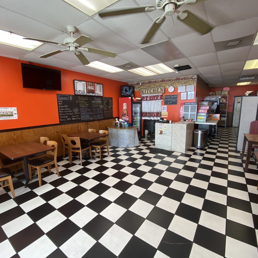 Mama's Wings - Main dining area - Chicken Wings Near Me - West Point, Georgia
