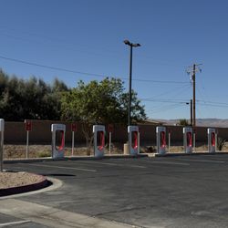 Tesla Supercharger - Yermo