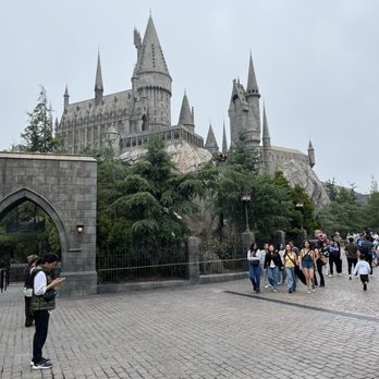 Universal Studios Hollywood - Hogwarts castle - Amusement Parks Near Me - Universal City, California Universal Studios Hollywood - Hogwarts castle - Amusement Parks Near Me - Universal City, California