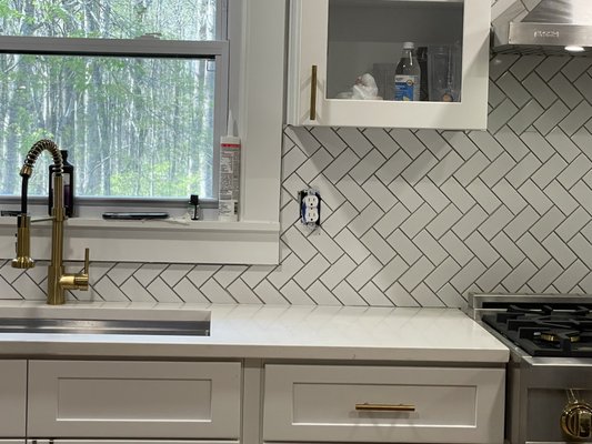 Kitchen Renovation - I did the renovation of the bachplash kitchen, it was very badly installed Kitchen Renovation - I did the renovation of the bachplash kitchen, it was very badly installed