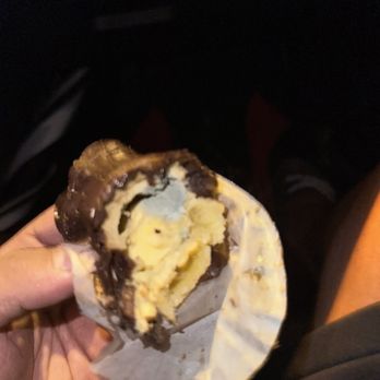Mi Islas Bakery - Mi gente cuidado con este lugar, compramos dulces, fui con toda mi familia y al morderlo mira como estaban por dentro. - Bakeries Near Me - Florida City, Florida