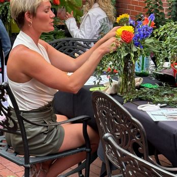 Mandi's Flowers - Florists Near Me - Crown Point, Indiana