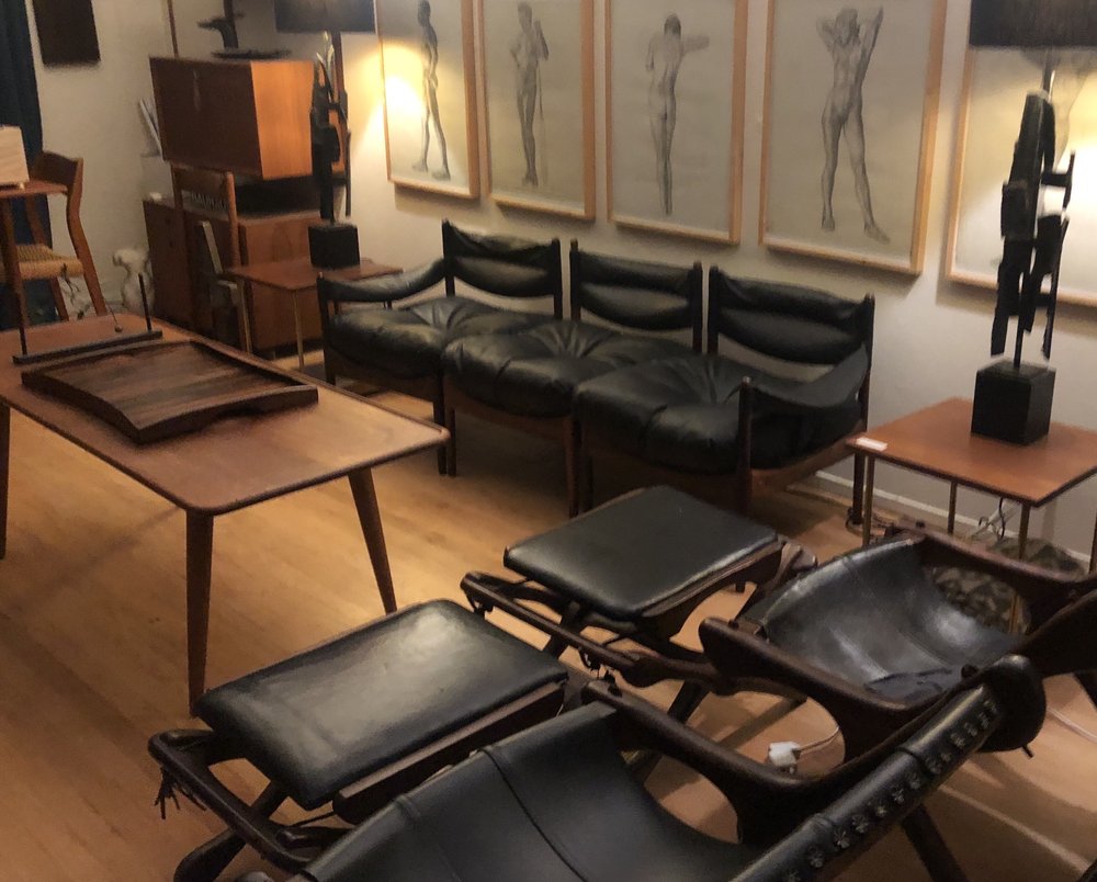 AYMERICK MODERN Updated April 2024 67 Photos & 16 Reviews 3208 La