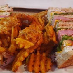 Big Louie's - Club sandwich with waffle fries