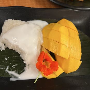 Laos Kitchen - Mango sticky rice - Laotian Near Me - San Rafael, California Laos Kitchen - Mango sticky rice - Laotian Near Me - San Rafael, California