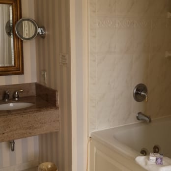 Lambertville House - Bathroom - Hotels Near Me - Lambertville, New Jersey