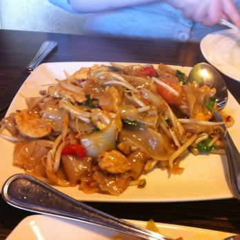 Rose Apple - Drunken Noodles....ehh...Decent heat, little flavor. :-( - Thai Near Me - San Bernardino, California Rose Apple - Drunken Noodles....ehh...Decent heat, little flavor. :-( - Thai Near Me - San Bernardino, California