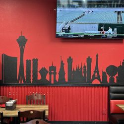 Tacos Los Barrios - Some of the seating