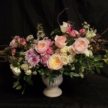 Chaya Floral - This was the arrangement from last year! Look at how beautiful they were. - Florists Near Me