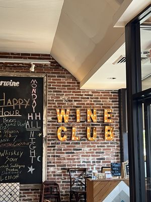 Louie's Wine Dive & Clayton Kitchen by null