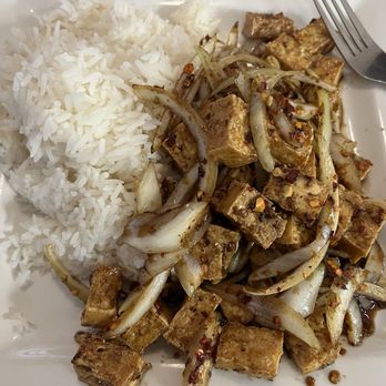Vietnam Restaurant - #29. Dau Hu Xao Xa Ot (Spicy Tofu Lemongrass with Steamed Rice) - Vietnamese Near Me - Eugene, Oregon