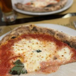 Il Pizzaiuolo - Margherita pizza