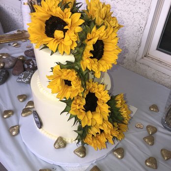 Freed's Bakery - custom made wedding cake - Bakeries Near Me - Las Vegas, Nevada