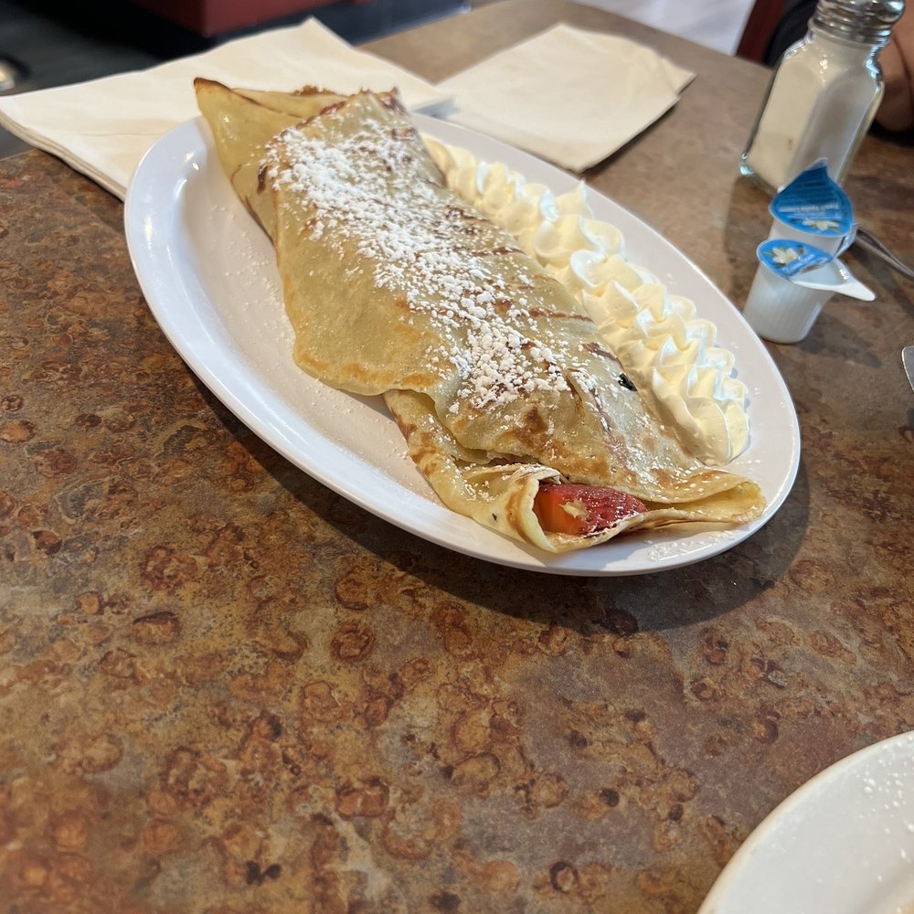 Annie's Cafe - Temecula - Crepe with strawberries - Breakfast & Brunch Near Me - Temecula, California